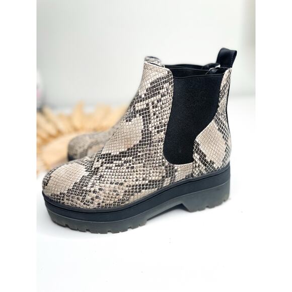 MIA Chelsea Boots Size 7.5 Snakeskin Python Punk Grunge Chunky Moto Booties - Picture 6 of 9